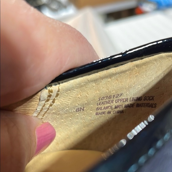 Sofft Navy Blue Suede Heels with Chunky Low Heel and Bow Detail EUC 8N - Picture 12 of 13